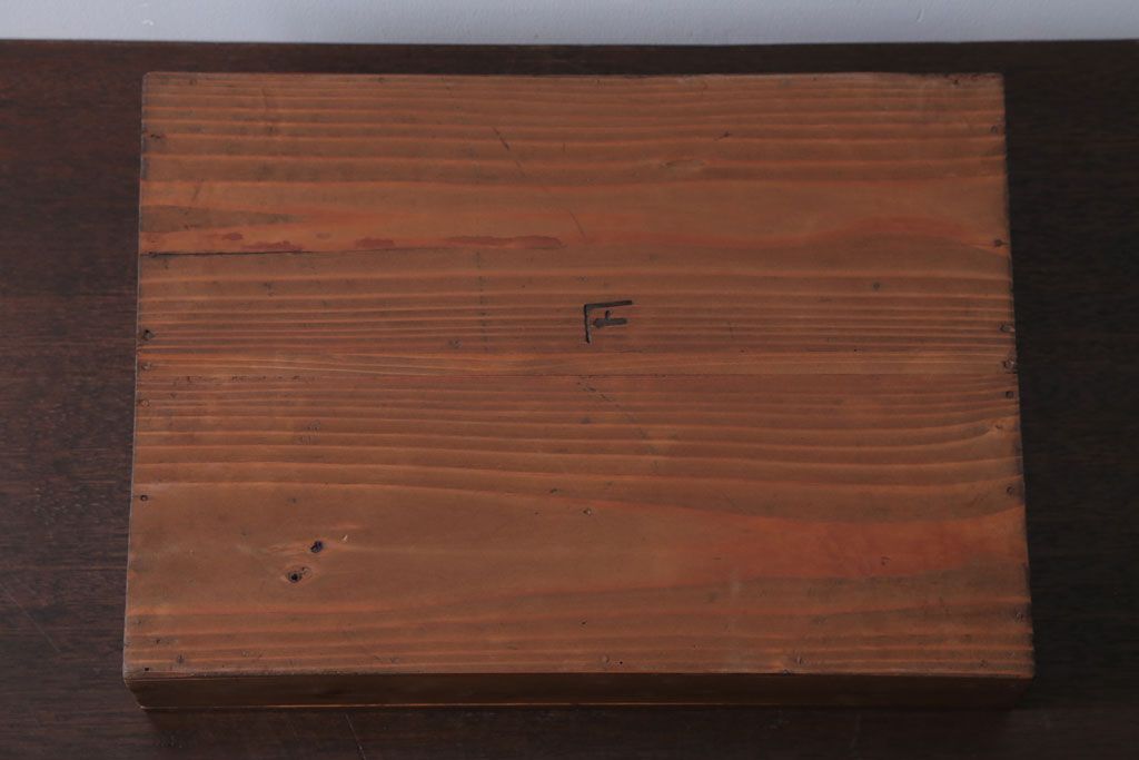 アンティーク雑貨　アンティーク　古い木の小さなコレクションボックス(1)