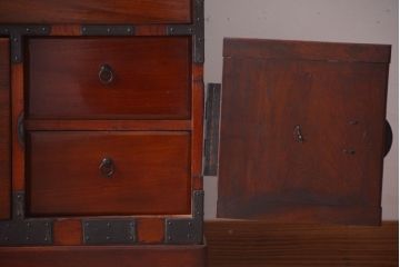 アンティーク家具　古民具・骨董　前面欅材!上品な二段重ねアンティーク衣装箪笥