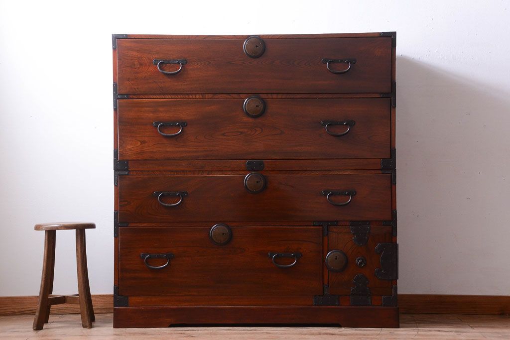 アンティーク家具　古民具・骨董　前面欅材!上品な二段重ねアンティーク衣装箪笥