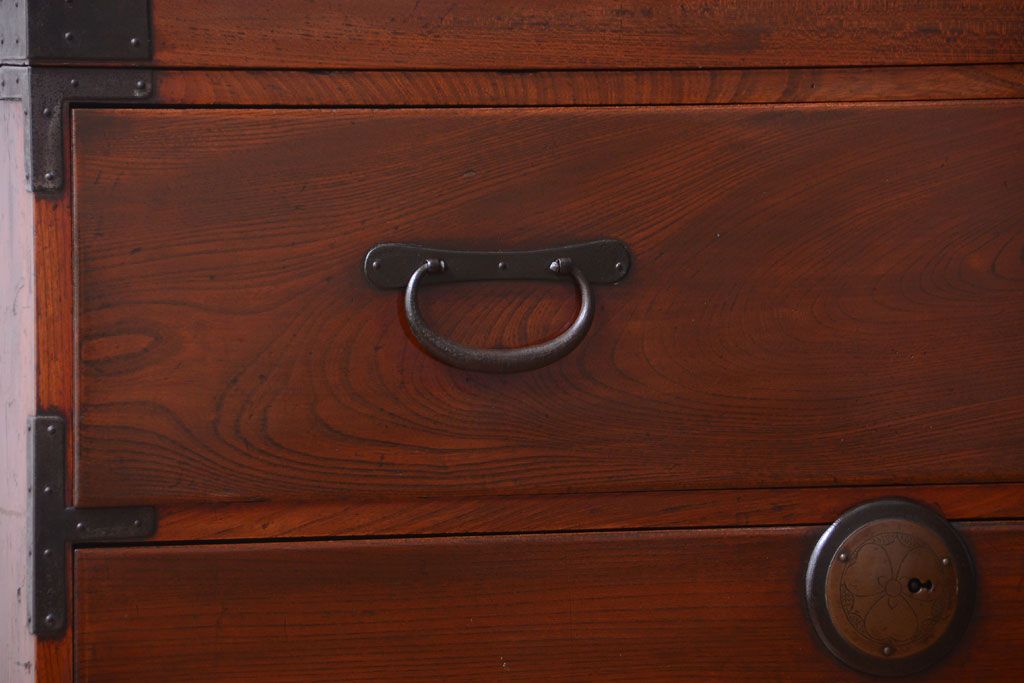 アンティーク家具　古民具・骨董　前面欅材!上品な二段重ねアンティーク衣装箪笥