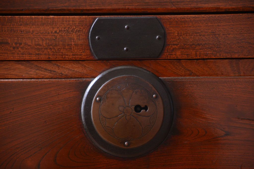 アンティーク家具　古民具・骨董　前面欅材!上品な二段重ねアンティーク衣装箪笥