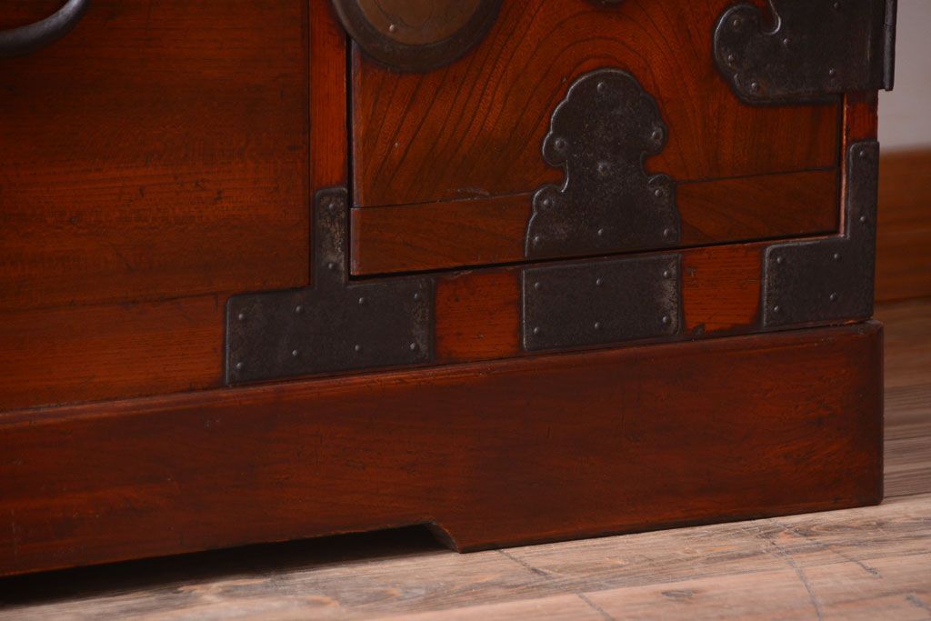 アンティーク家具　古民具・骨董　前面欅材!上品な二段重ねアンティーク衣装箪笥