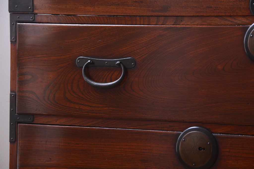 アンティーク家具　古民具・骨董　前面欅材!上品な二段重ねアンティーク衣装箪笥