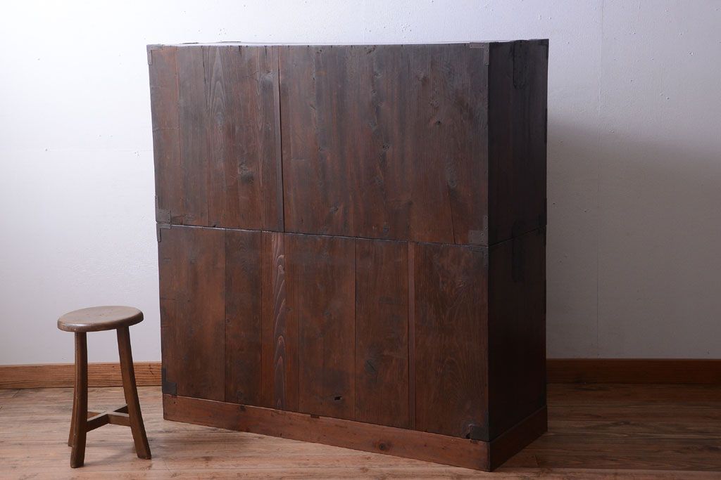 アンティーク家具　古民具・骨董　前面欅材!上品な二段重ねアンティーク衣装箪笥