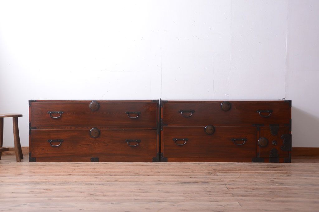 アンティーク家具　古民具・骨董　前面欅材!上品な二段重ねアンティーク衣装箪笥