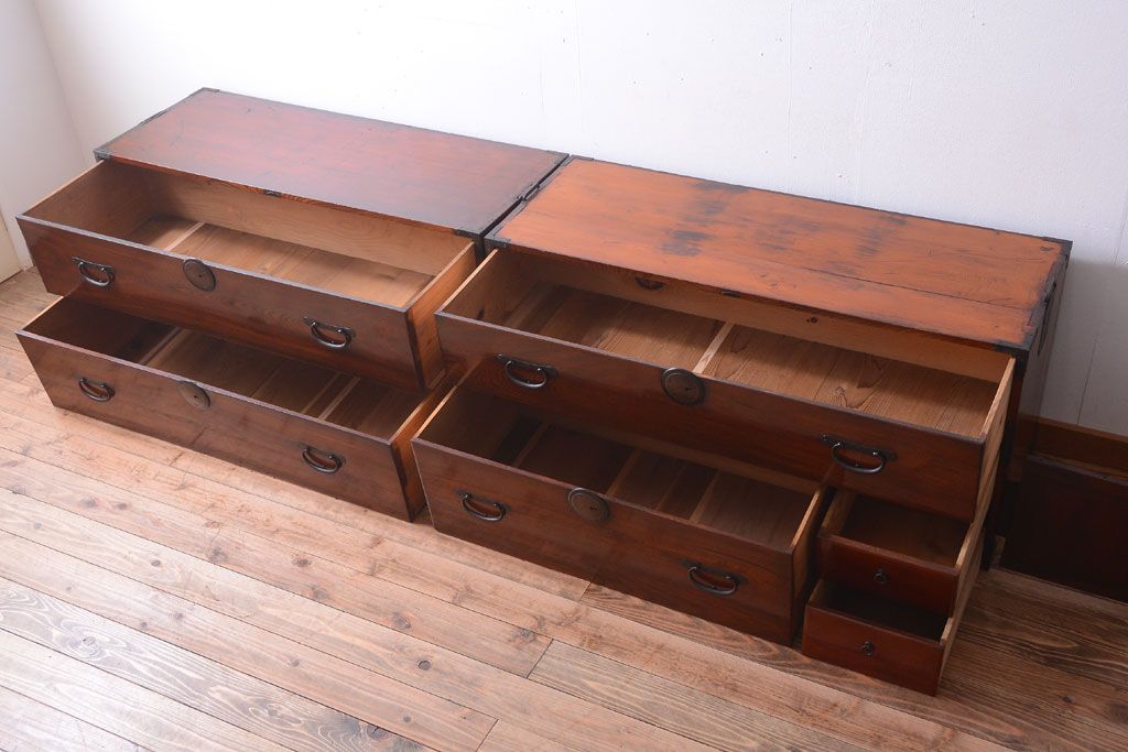 アンティーク家具　古民具・骨董　前面欅材!上品な二段重ねアンティーク衣装箪笥