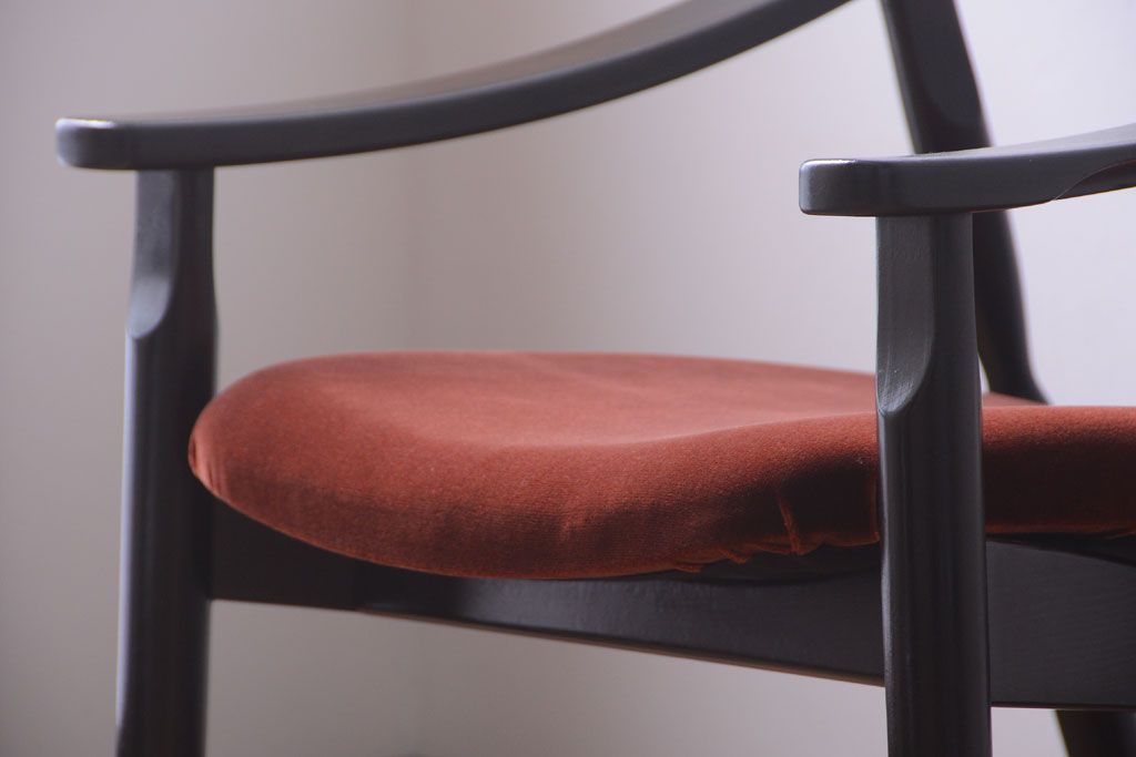 ヴィンテージ家具　 ビンテージ　モダンな木製フレームシングルソファ(1人掛け)