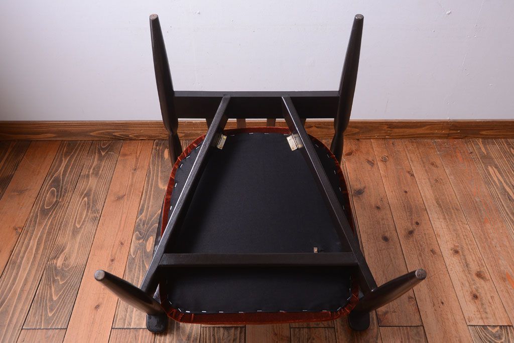 ヴィンテージ家具　 ビンテージ　モダンな木製フレームシングルソファ(1人掛け)