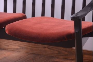 ヴィンテージ家具　ビンテージ　モダンな木製フレームラブソファ(2人掛け)