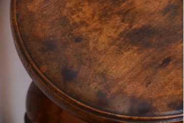 アンティーク家具　アンティーク　古い木のおしゃれでシャビーな丸スツール(1)