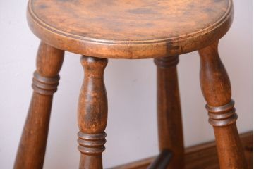 アンティーク家具　アンティーク　古い木のおしゃれでシャビーな丸スツール(1)