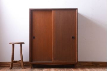 アンティーク家具　和製アンティーク　シンプルな脚付き収納棚(下駄箱)