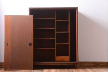 アンティーク家具　和製アンティーク　シンプルな脚付き収納棚(下駄箱)