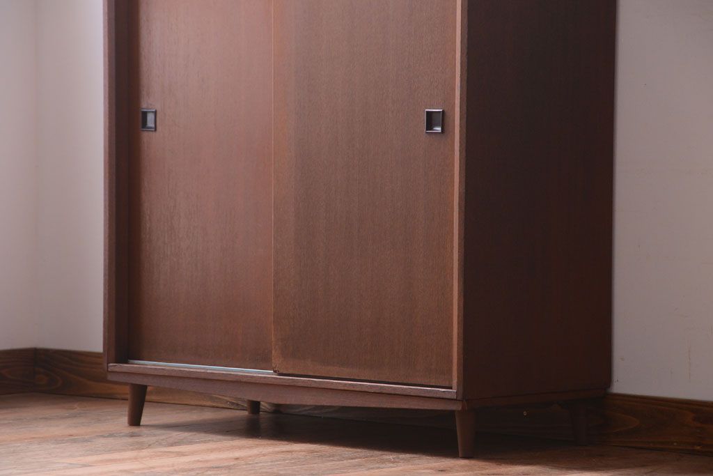 アンティーク家具　和製アンティーク　シンプルな脚付き収納棚(下駄箱)