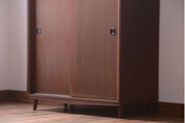 アンティーク家具　和製アンティーク　シンプルな脚付き収納棚(下駄箱)