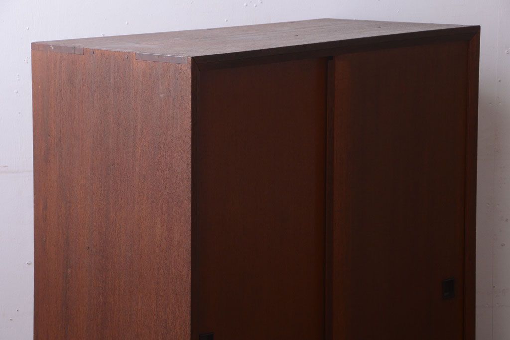 アンティーク家具　和製アンティーク　シンプルな脚付き収納棚(下駄箱)