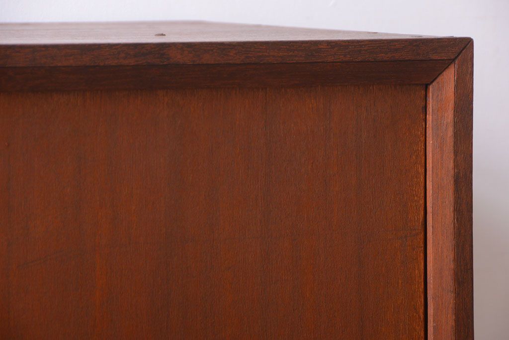 アンティーク家具　和製アンティーク　シンプルな脚付き収納棚(下駄箱)