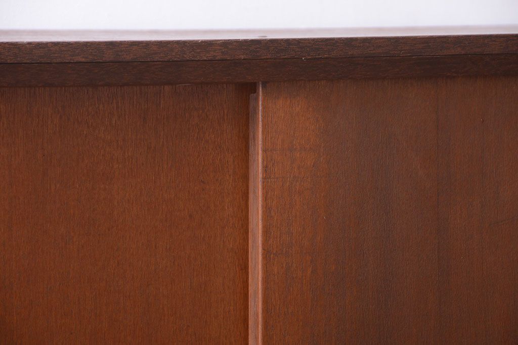 アンティーク家具　和製アンティーク　シンプルな脚付き収納棚(下駄箱)