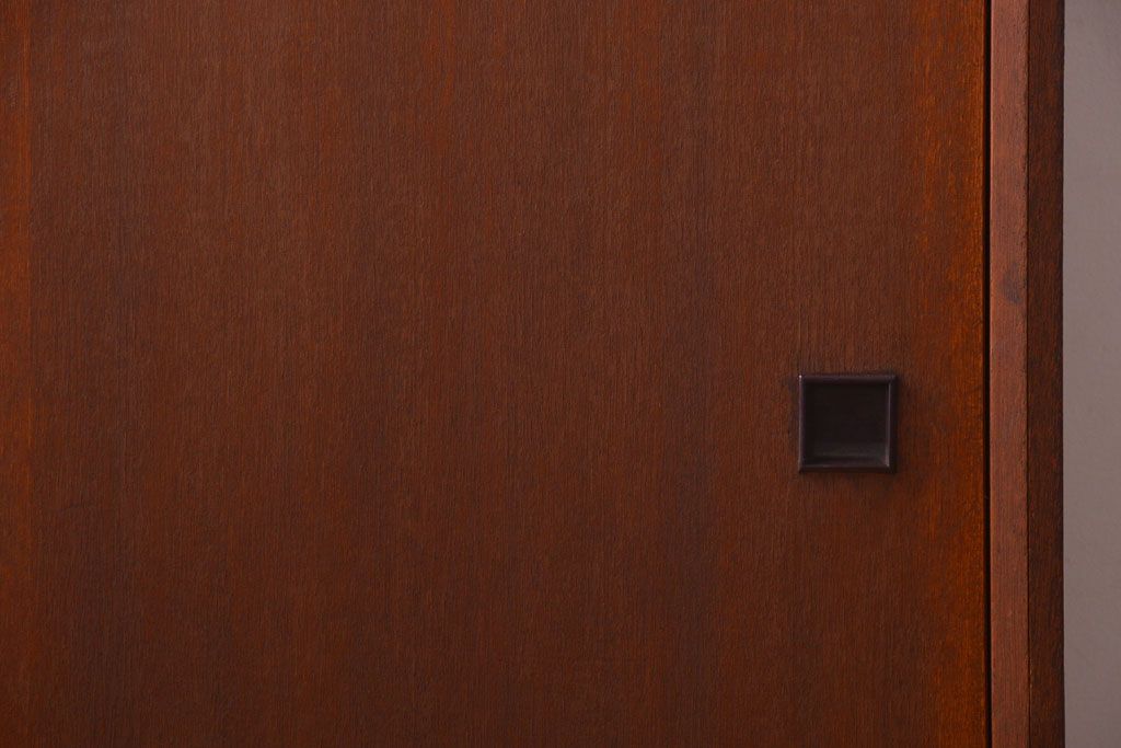 アンティーク家具　和製アンティーク　シンプルな脚付き収納棚(下駄箱)