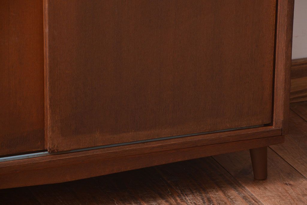 アンティーク家具　和製アンティーク　シンプルな脚付き収納棚(下駄箱)