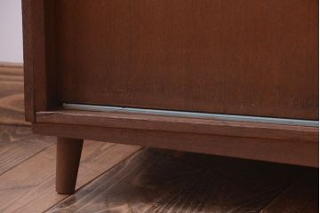 アンティーク家具　和製アンティーク　シンプルな脚付き収納棚(下駄箱)