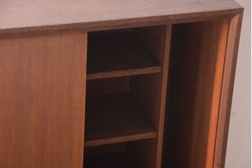 アンティーク家具　和製アンティーク　シンプルな脚付き収納棚(下駄箱)