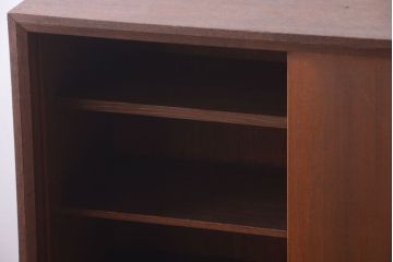 アンティーク家具　和製アンティーク　シンプルな脚付き収納棚(下駄箱)