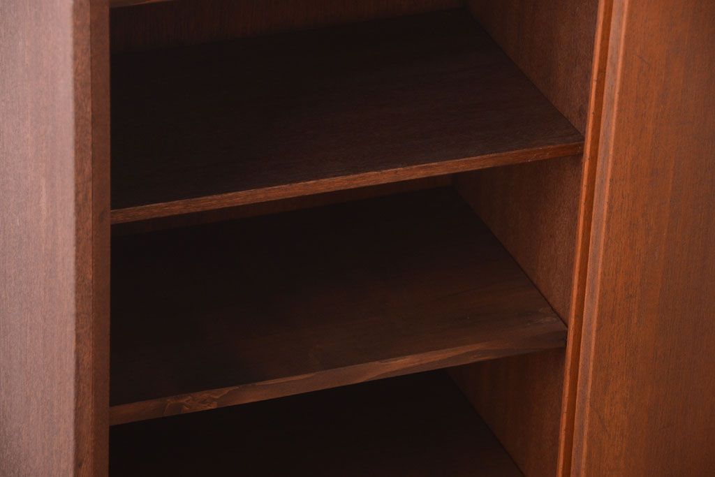 アンティーク家具　和製アンティーク　シンプルな脚付き収納棚(下駄箱)