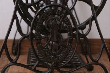 アンティーク家具　アンティーク　おしゃれなシンガーミシンの鉄脚(2)