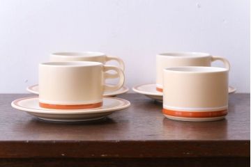 アンティーク雑貨　イギリスビンテージ　HORNSEA(ホーンジー)　Golden Jubilee(ゴールデンジュビリー)シリーズ　カップ&ソーサー3客・シュガーセット