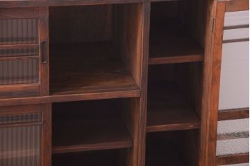 レトロ家具　和製アンティーク　3種のレトロガラス入り!古い木製の引き戸収納棚(下駄箱)
