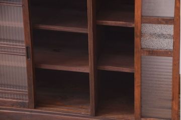 レトロ家具　和製アンティーク　3種のレトロガラス入り!古い木製の引き戸収納棚(下駄箱)