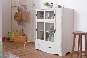 アンティーク家具　アンティークペイント　気泡ガラス入り!小振りな収納棚(下駄箱)
