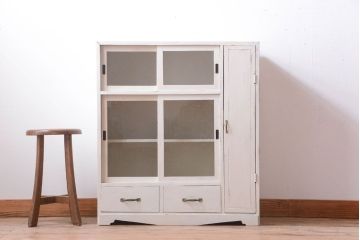 アンティーク家具　アンティークペイント　気泡ガラス入り!小振りな収納棚(下駄箱)