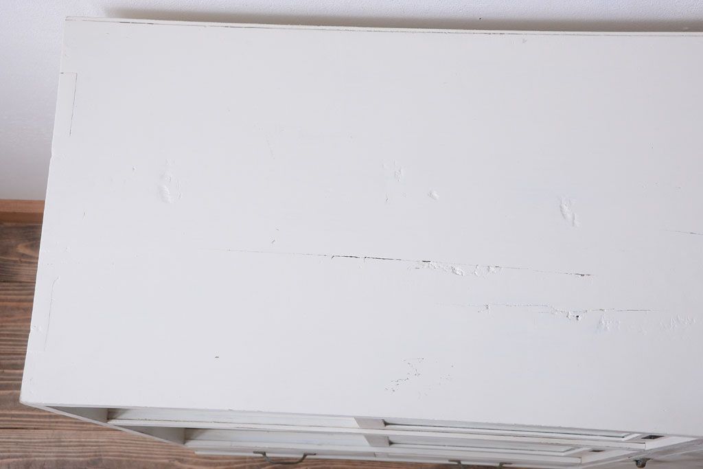 アンティーク家具　アンティークペイント　気泡ガラス入り!小振りな収納棚(下駄箱)