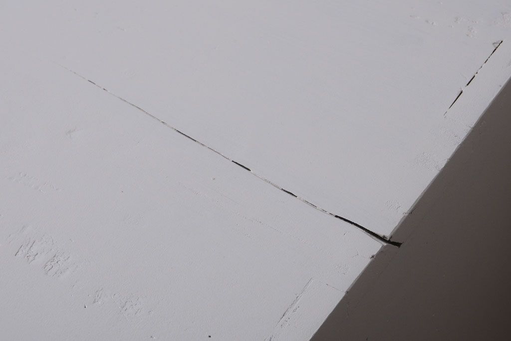 アンティーク家具　アンティークペイント　気泡ガラス入り!小振りな収納棚(下駄箱)