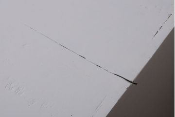 アンティーク家具　アンティークペイント　気泡ガラス入り!小振りな収納棚(下駄箱)