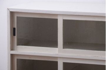 アンティーク家具　アンティークペイント　気泡ガラス入り!小振りな収納棚(下駄箱)