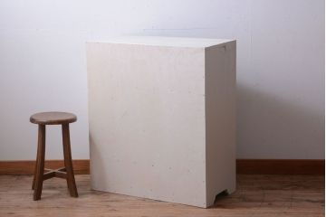 アンティーク家具　アンティークペイント　気泡ガラス入り!小振りな収納棚(下駄箱)