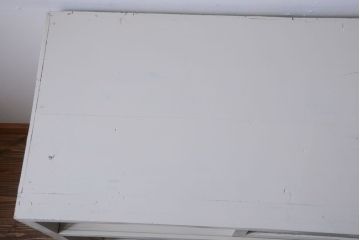 アンティーク家具　アンティークペイント　ダイヤガラス入り!小ぶりな収納棚