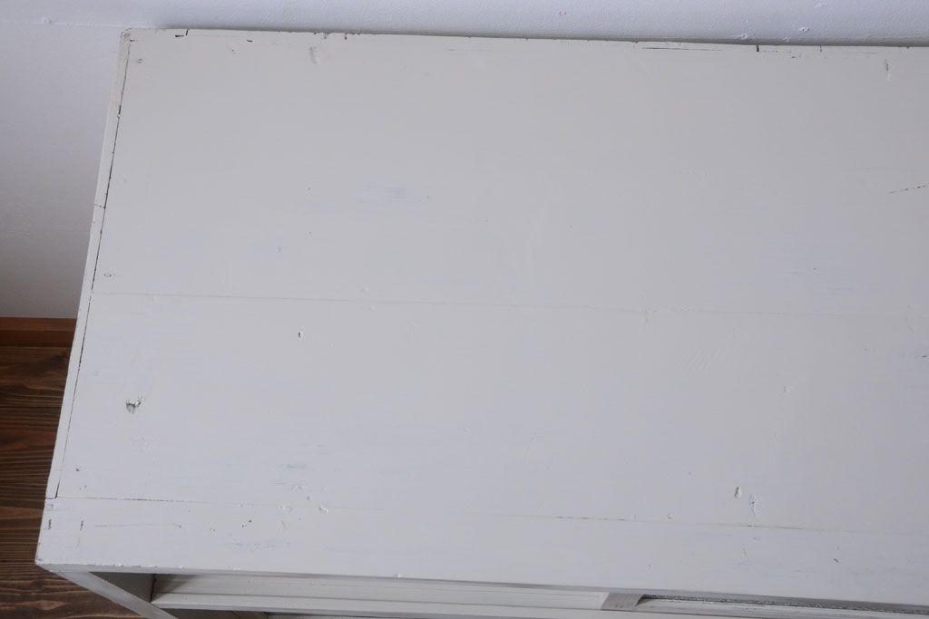 アンティーク家具　アンティークペイント　ダイヤガラス入り!小ぶりな収納棚