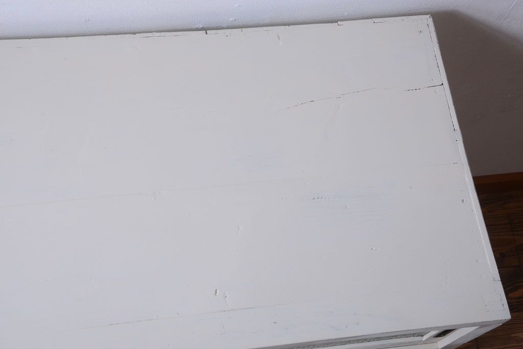 アンティーク家具　アンティークペイント　ダイヤガラス入り!小ぶりな収納棚