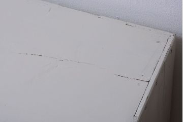 アンティーク家具　アンティークペイント　ダイヤガラス入り!小ぶりな収納棚