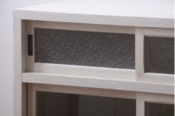 アンティーク家具　アンティークペイント　ダイヤガラス入り!小ぶりな収納棚