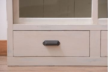 アンティーク家具　アンティークペイント　ダイヤガラス入り!小ぶりな収納棚