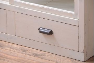 アンティーク家具　アンティークペイント　ダイヤガラス入り!小ぶりな収納棚