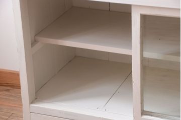 アンティーク家具　アンティークペイント　ダイヤガラス入り!小ぶりな収納棚