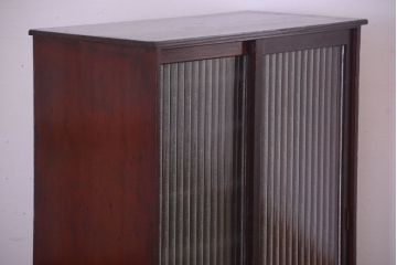 アンティーク家具　和製アンティーク　銀モールガラス入り!古い木製の引き戸収納棚(下駄箱)