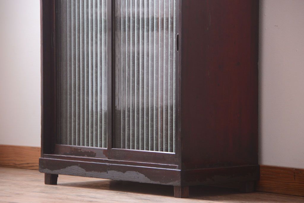 アンティーク家具　和製アンティーク　銀モールガラス入り!古い木製の引き戸収納棚(下駄箱)