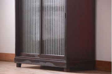 アンティーク家具　和製アンティーク　銀モールガラス入り!古い木製の引き戸収納棚(下駄箱)